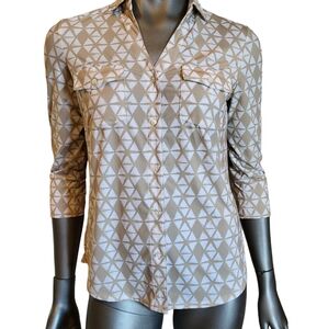 193. J. McLaughlin Stretchy Tan & White Button Down Blouse - Size Small